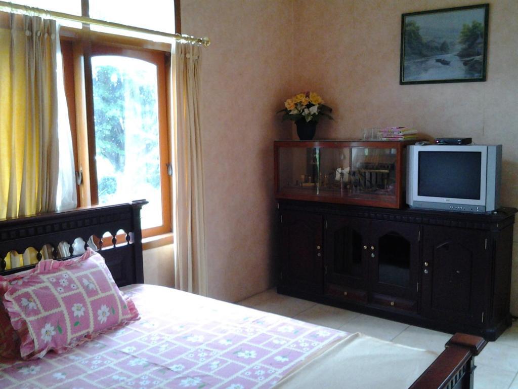 Villa And Resto Basanova Batu (East Java) Bagian luar foto