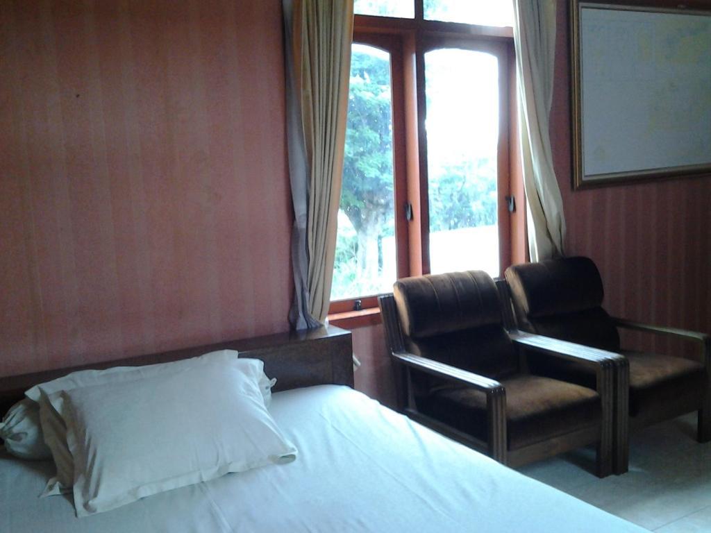 Villa And Resto Basanova Batu (East Java) Bagian luar foto