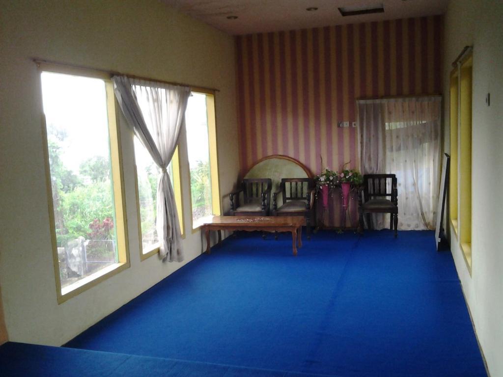 Villa And Resto Basanova Batu (East Java) Bagian luar foto