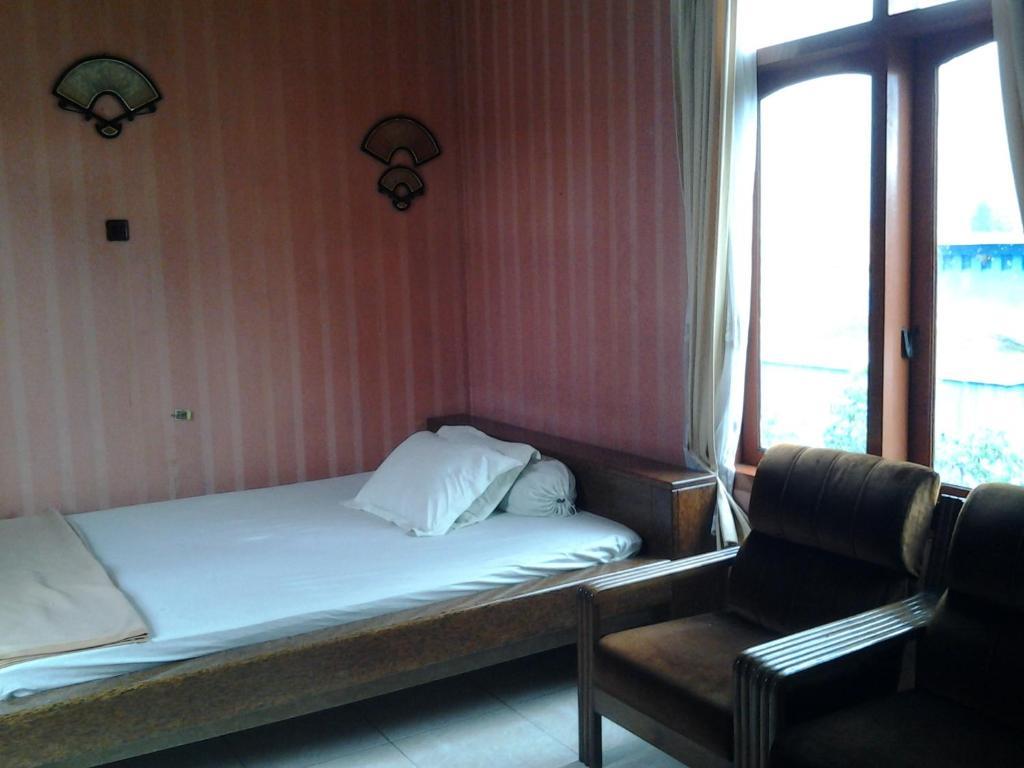 Villa And Resto Basanova Batu (East Java) Bagian luar foto